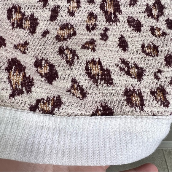 Vince Camuto Leopard Print Gold Metallic Long Cuffed Sweater V-Neck Plus 2X - Picture 9 of 13